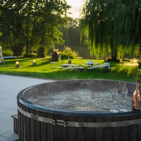 Villa Chopin's Thatch - House And Peninsula Only For