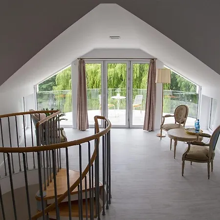 Chopin's Thatch - House And Peninsula Only For
