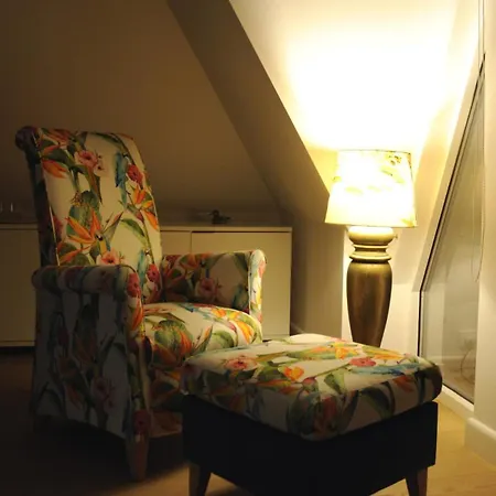 Villa Chopin's Thatch - House And Peninsula Only For